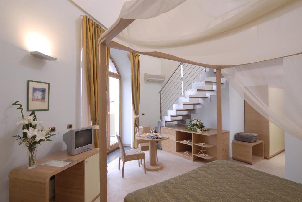Junior Suite with Balcony and Sea View