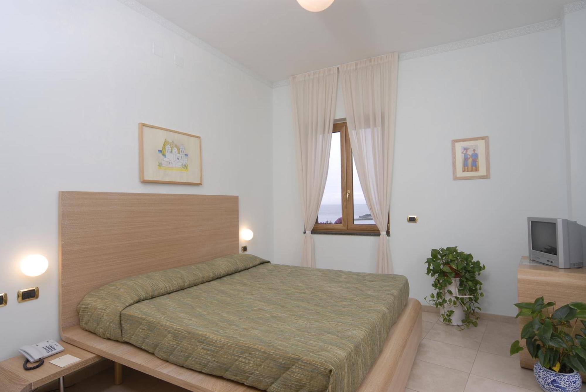 Classic Double or Twin Room with Sea View